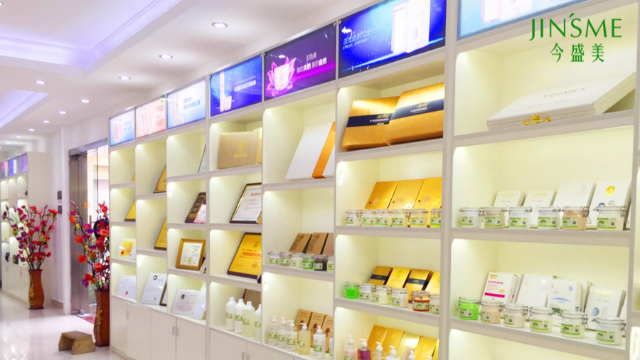 市面上賣1萬多的化妝品是在哪里加工的？